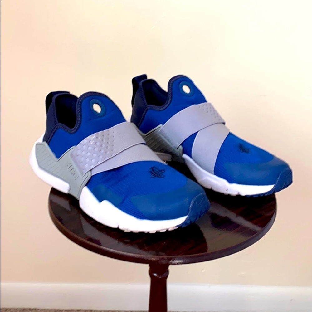 Boys sneakers